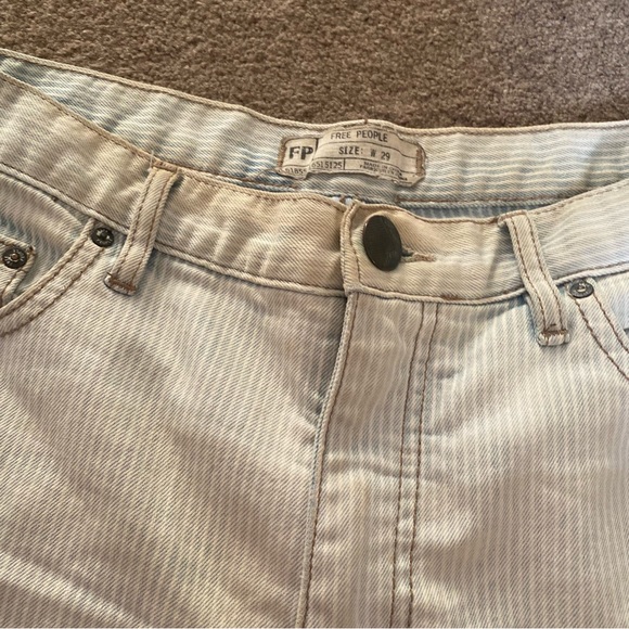 Free People high waisted denim shorts - size 30 - Picture 3 of 4